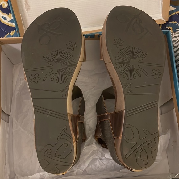 OTBT Bushnell Wedges Sz 10 in Pewter - Picture 8 of 9